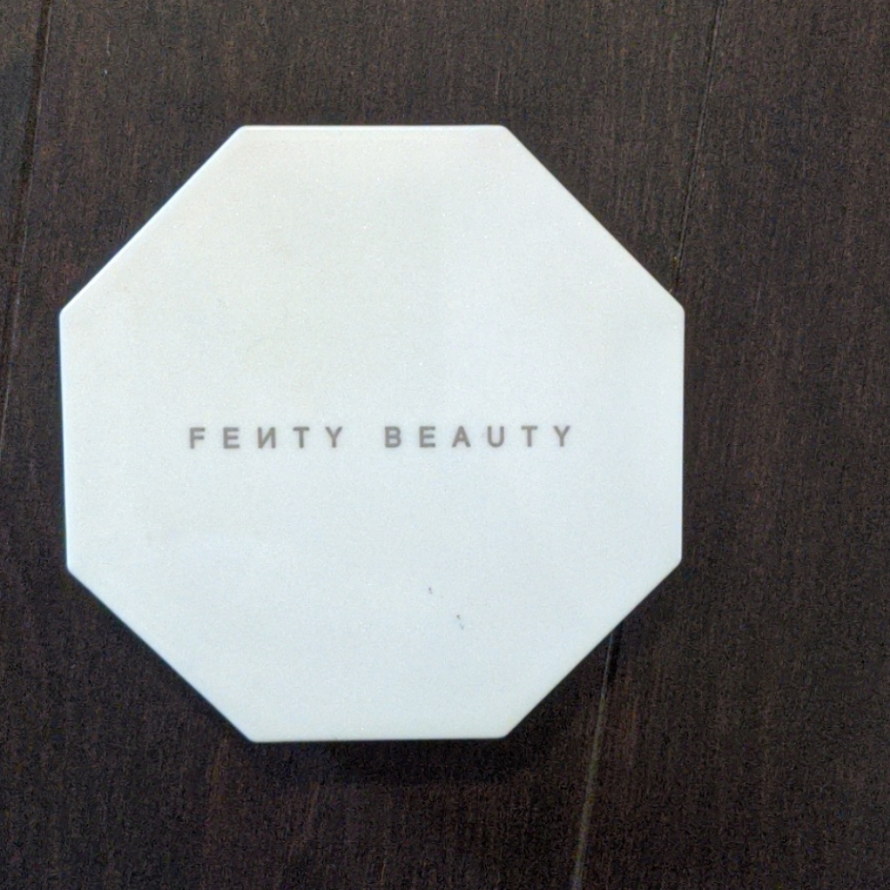 Fenty Beauty Freestyle Highlighter
